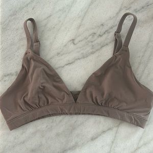 NWOT Skims triangle bralette size medium $25